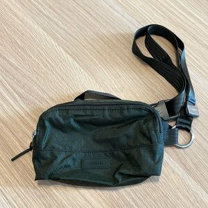 Athleta Excursion Crossbody Belt Bag (Dark Green)